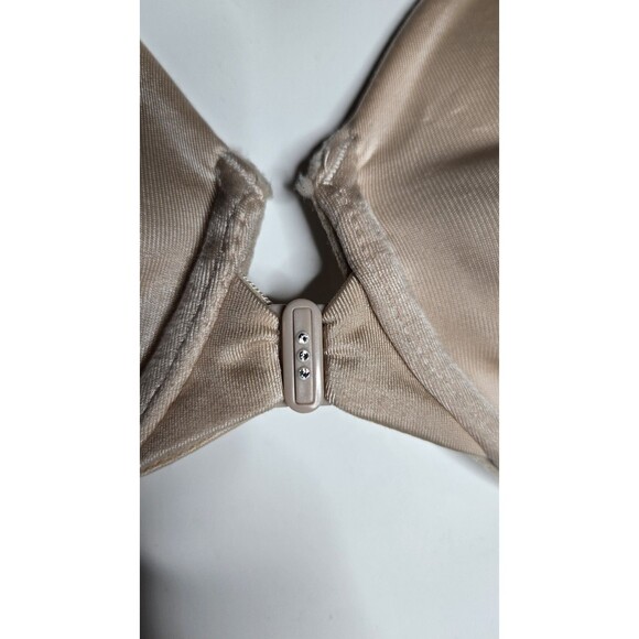 Vanity Fair Beige Underwire Front Closure Lightly Lined Racerback Bra Size 38C - Picture 3 of 9